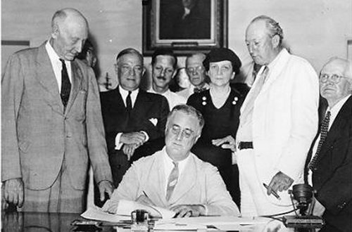 File:Fdr social security act.jpg